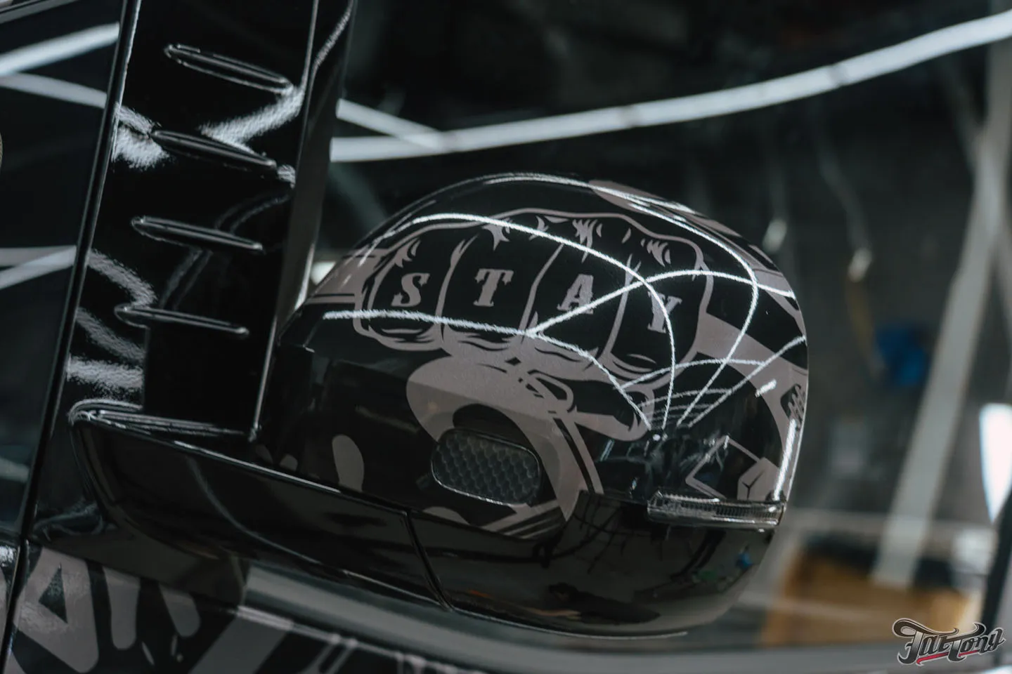 Разработали и реализовали дизайн-проект для Hyundai Staria, нового рабочего автомобиля Fat Tony! Результат работ